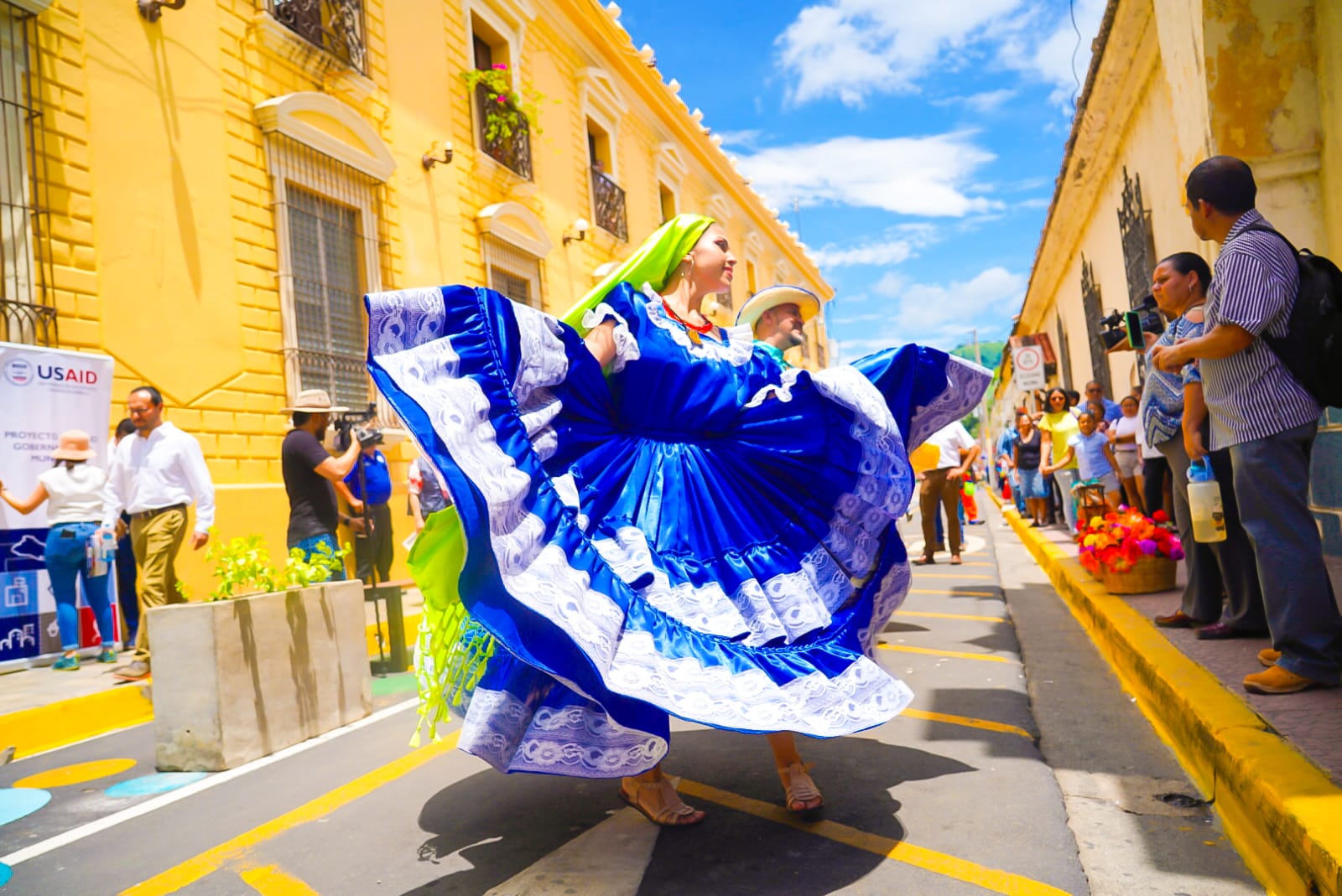 realizan-la-inauguracion-de-la-nueva-plaza-heroica-en-santa-ana